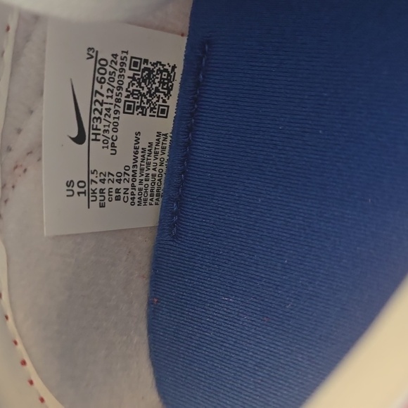 Nike LD-1000 Red & Silver Women's Shoes, Retail Price $105.00 USD - Picture 14 of 16